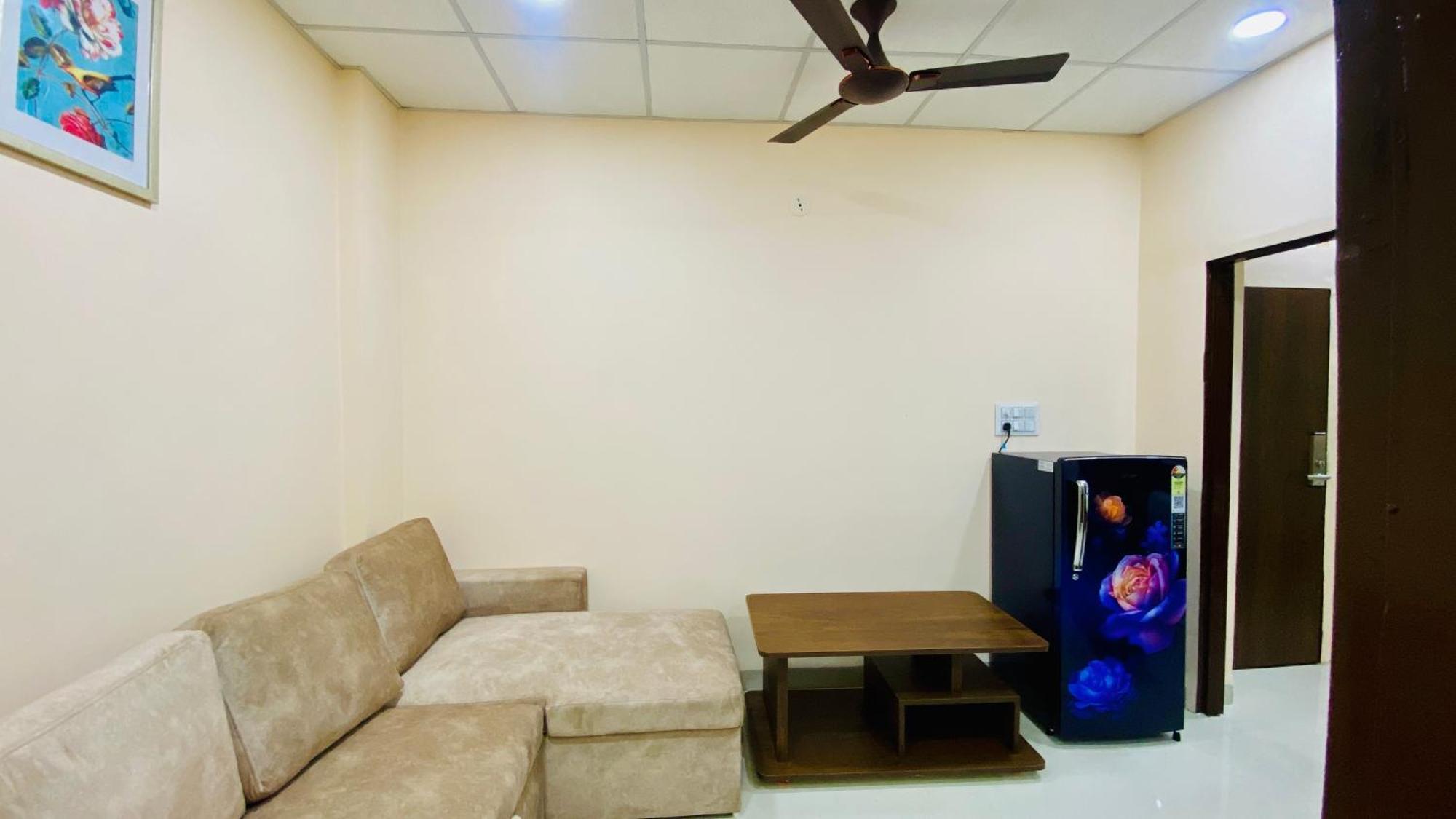 Stay10 B&m Luxury Accomdation Apartment Indore