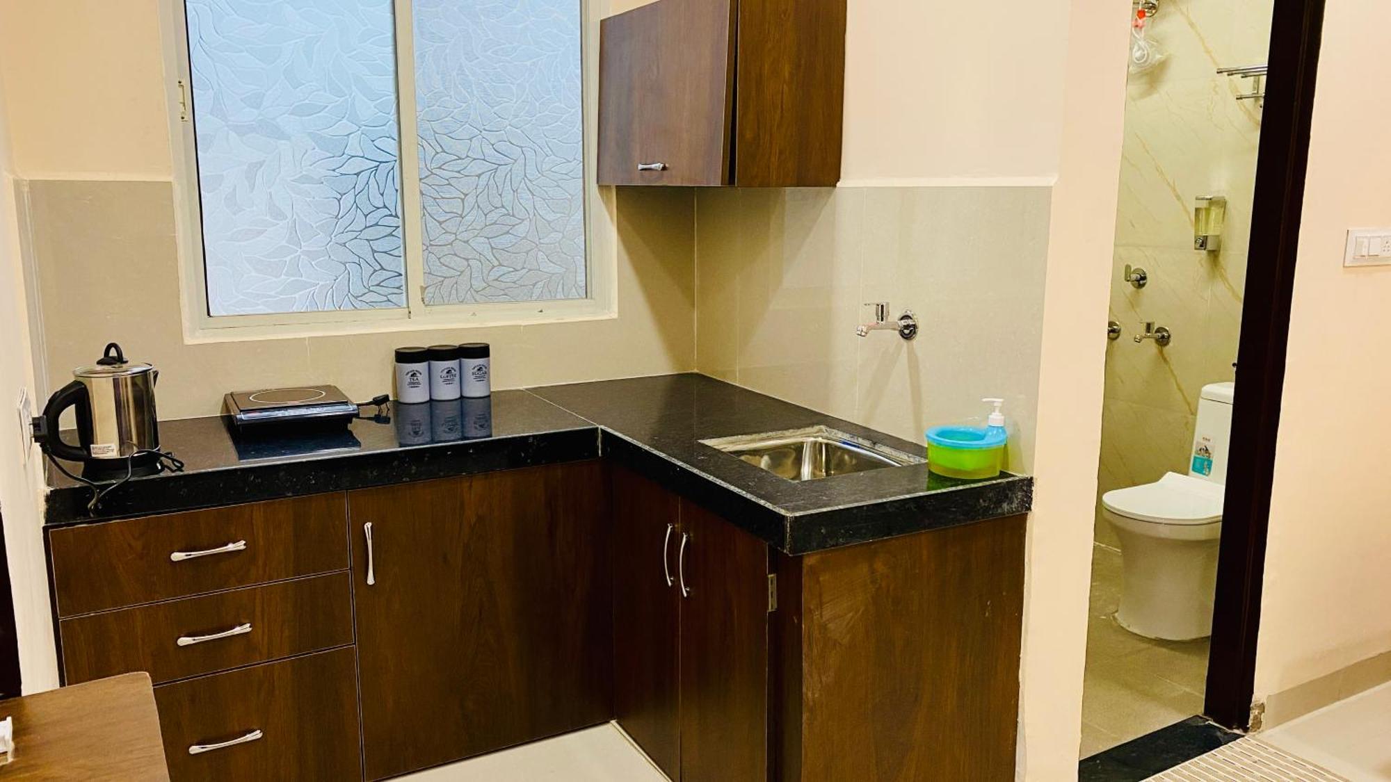 Stay10 B&m Luxury Accomdation * Indore