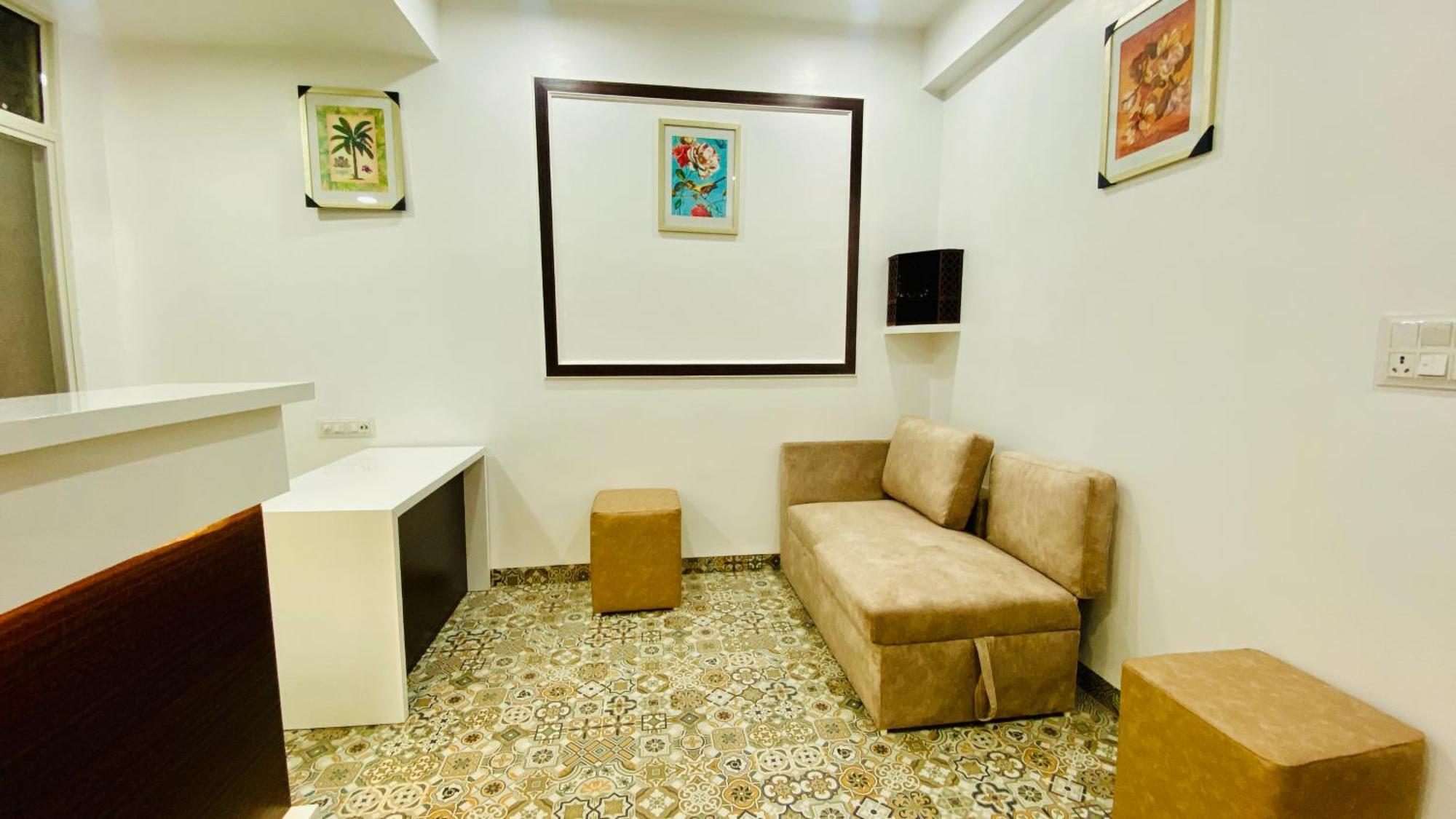 Stay10 B&m Luxury Accomdation * Indore